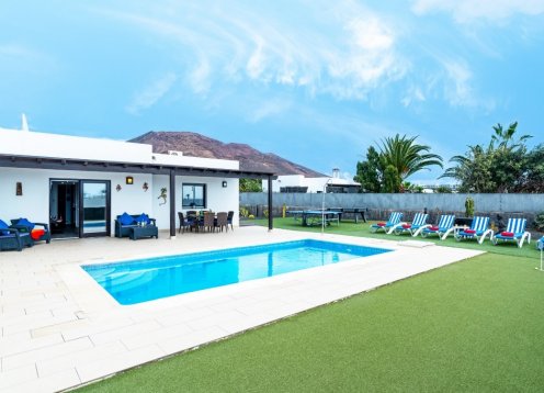 Villa Sirena Sol in Playa Blanca, Heated Pool & Pool