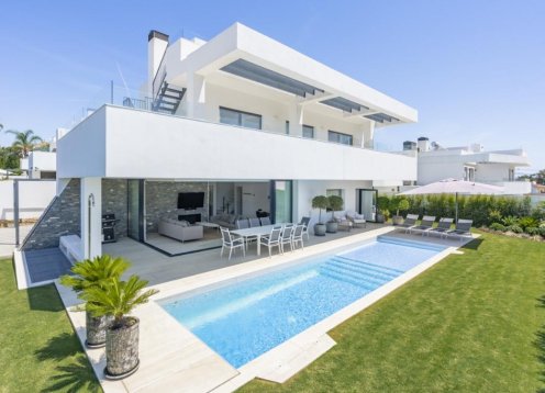 Casa Esencia Bella in Marbella, Beachside with Private Pool