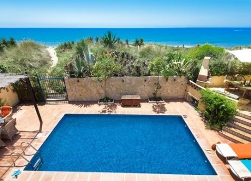 Villa Mirador Luz in Marbella, Beachfront with private pool