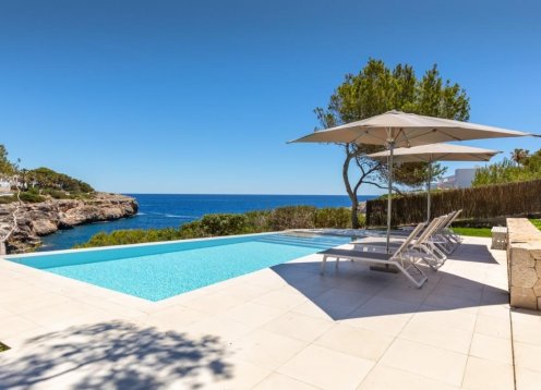Villa Cielo Serena in Cala d'Or, Modern seafront villa with pool