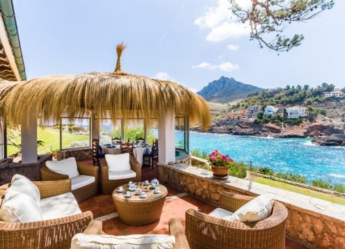 Villa Marina Caleta in Cala San Vicente, beachfront