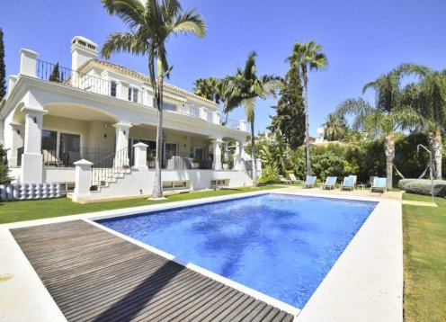Villa Real Dama in Nueva Andalucia, 5-bedroom retreat with golf views