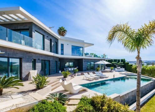 Casa Jazmin Blanca in Javea, Heated saltwater pool and views