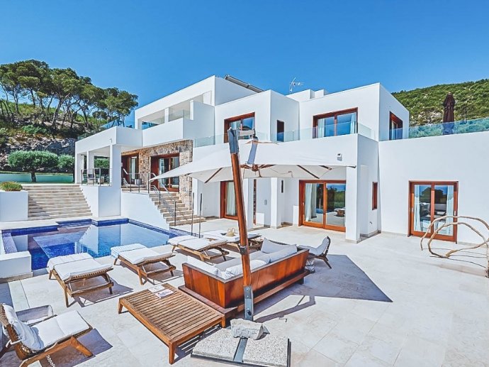 Villa Alocasia in Cala Llonga, Ibiza - Elegant 5-Bedroom Retreat