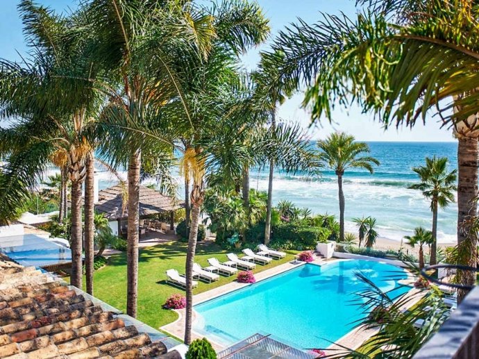 Casa Ayla Olivo in Golden Mile, Beachfront & Sea Views