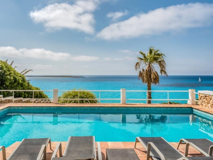 Villa Jazmin Blanca in Punta Prima, beachfront sea views Villa Jazmin Blanca in Punta Prima, beachfront sea views