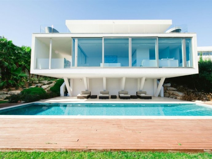 Villa Celeste Verde in Cap Martinet, sea views