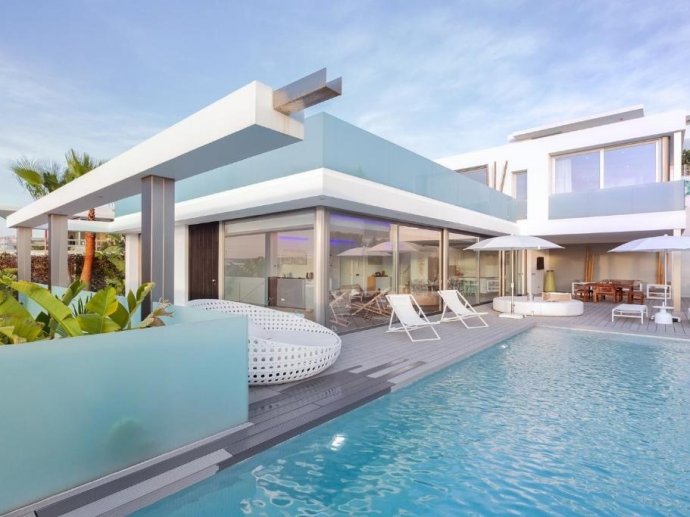 Villa Corazon in Talamanca, Ibiza – Modern Retreat with Pool and Gym