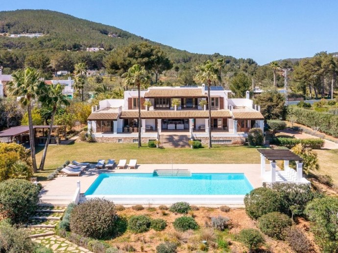 Villa Celeste Arena in Santa Eulalia, Infinity pool and luxury style