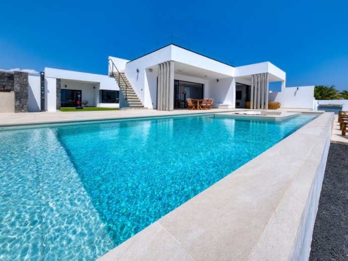 Casa Marina Coral in Puerto Calero, Heated pool and sea-view decks