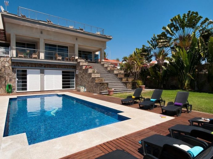 Villa Paloma in Maspalomas, 6 Bedroom with pool and gardens