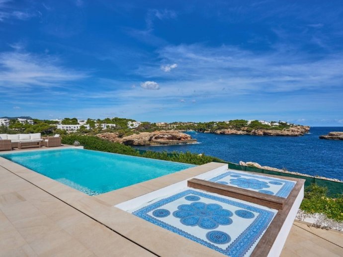 Villa Santa Clara in Cala d’Or - 4BR Seafront Villa with Infinity Pool