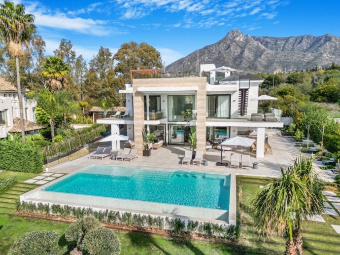 Villa La Concha in Marbella, Luxury 6BR in Golden Mile with Sea Views